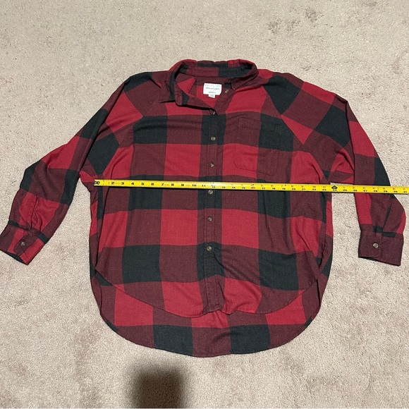 Women’s American Eagle Oversized Fit Button Up Red and Black Flannel Size Small - Picture 4 of 7